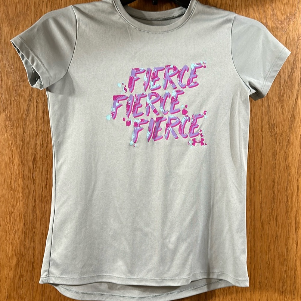 Under Armour girls, heat gear T-shirt
